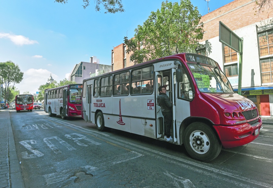 Enoja a los mexiquenses alza a transporte público