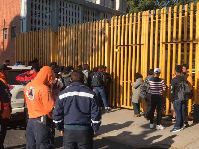 Encapuchados toman Prepa 9 de la UNAM