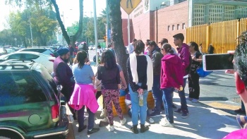 Fracasa di&aacute;logo entre padres y encapuchados de Prepa 9 
