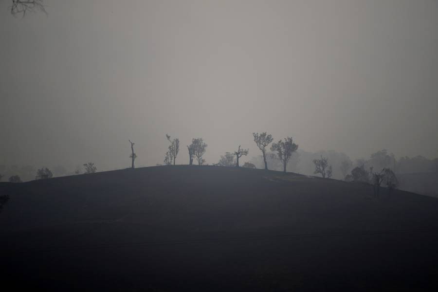 Bomberos fortalecen trabajos contra incendios en Australia