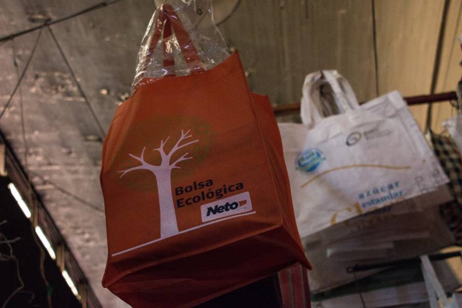 INADECUADA ESTRATEGIA PARA REDUCIR USO DE BOLSAS DE PLÁSTICO