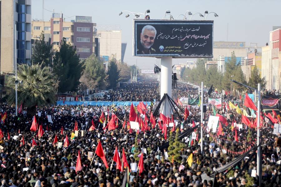 Mueren 40 personas por estampida en funeral de general Soleimani