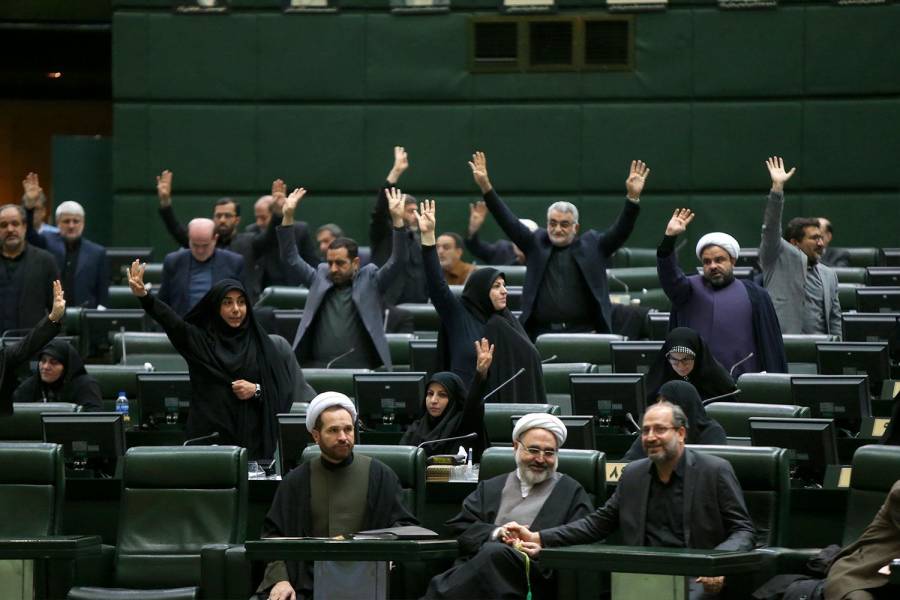 Irán designa como