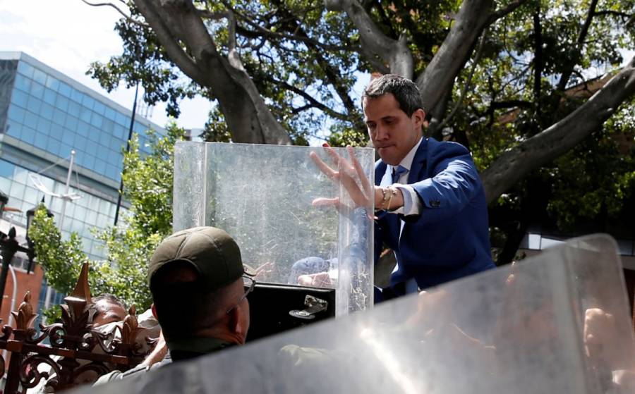 Entre forcejeos, Guaidó retorna a Asamblea Nacional de Venezuela [Video]