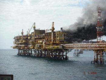Incendio en plataforma de mexicana Pemex deja tres lesionados, instalaci&oacute;n opera con normalidad