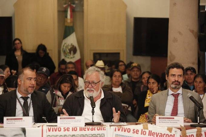 Reinstalan GIEI en investigaciones de caso Ayotzinapa