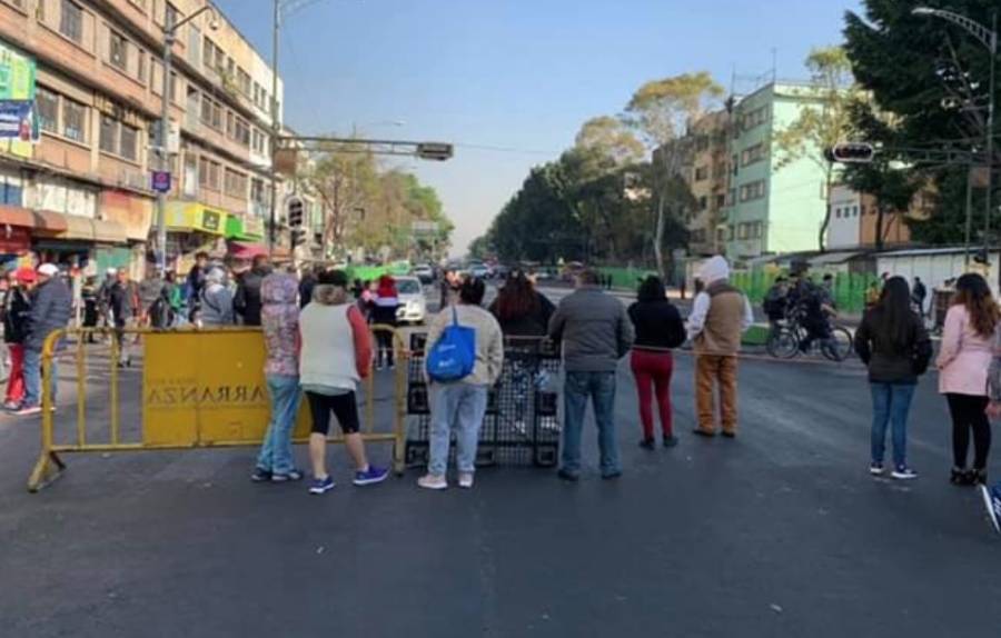Manifestantes bloquean Circunvalación en inmediaciones de la Merced