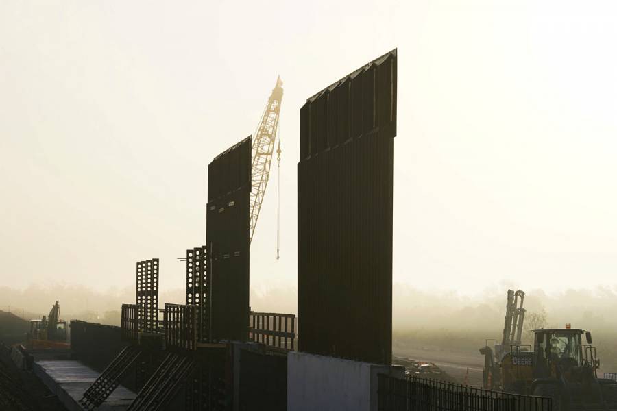 Corte concede a Trump recursos para continuar con el muro