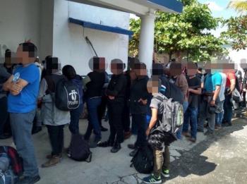 Rescatan a 117 migrantes centroamericanos en Las Choapas