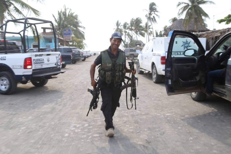 Sicarios atacan base de Polic&iacute;a en Michoac&aacute;n