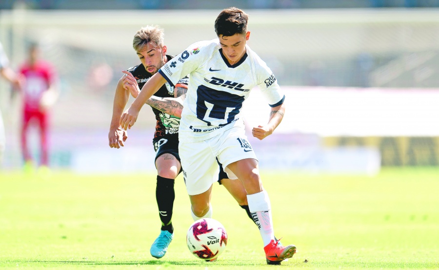 Pumas consigue agónica victoria ante Tuzos con goles de debutantes