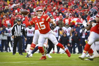 Mahomes mete a Kansas con 5 touchdowns a la final de conferencia