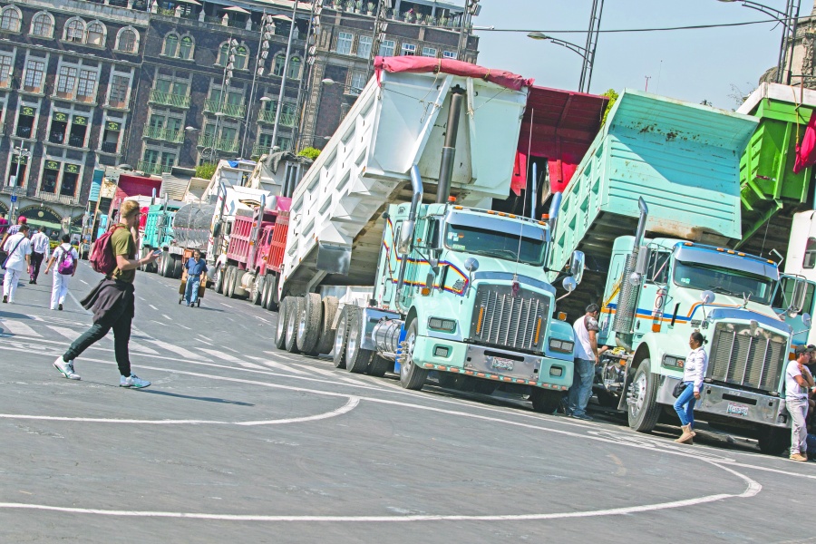 Protestan transportistas 7 horas y pactan diálogo