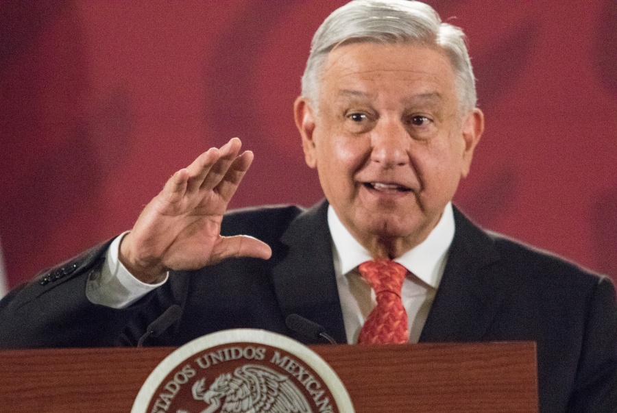 AMLO llama a democracia sindical pese a diferencias 