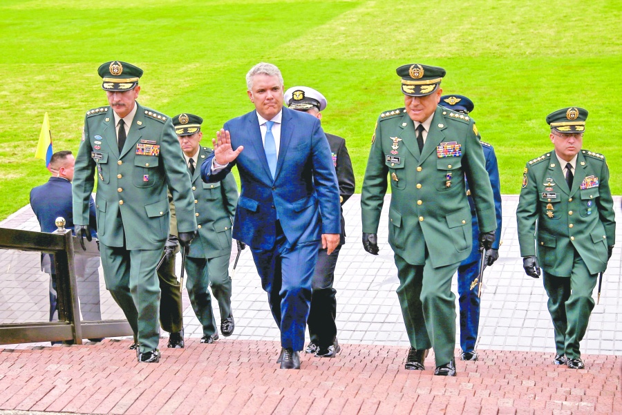 Duque se desmarca de  escándalo por espionaje