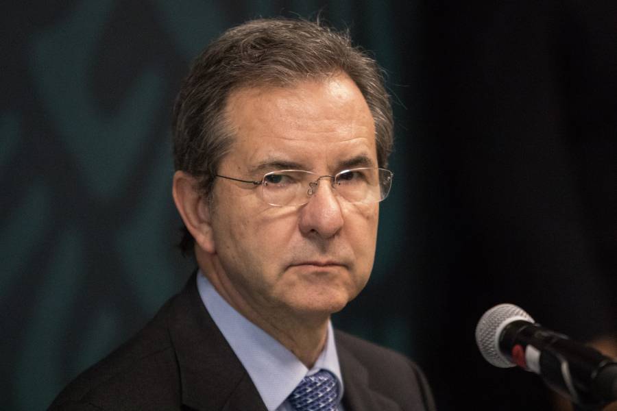 SEP y CNDH van por programa de mochila segura: Esteban Moctezuma