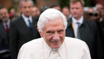 Benedicto XVI pide quitar su nombre de controvertido libro