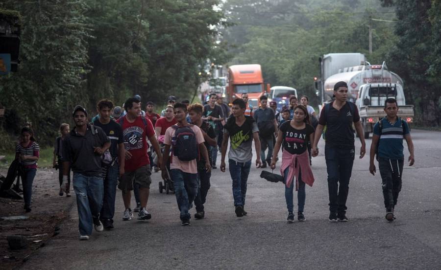 Cientos de migrantes en Honduras conforman una nueva caravana a EU