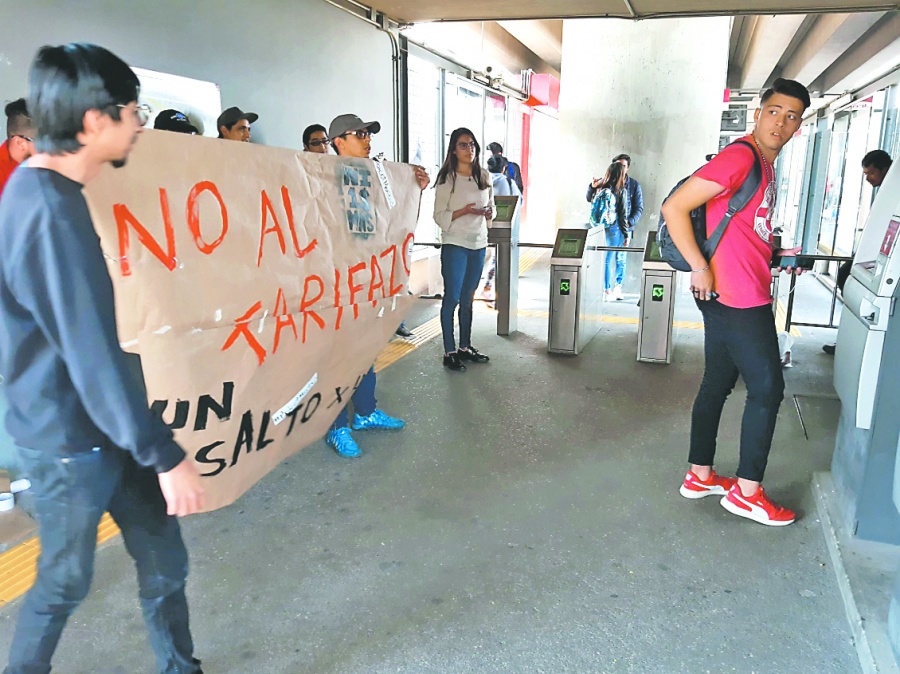 Exhortan a Edomex posponer alza a transporte