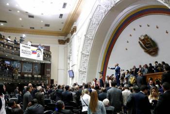 Gobierno y oposici&oacute;n de Venezuela miden fuerzas por la sede del Congreso