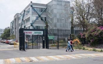VIDEO: Estudiantes someten a 3 asaltantes que entraron a UAM Iztapalapa