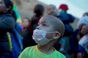 Padres de ni&ntilde;os con c&aacute;ncer protestan en Palacio Nacional