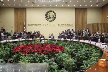 Pide AMLO a diputados elegir gente &iacute;ntegra como consejeros del INE