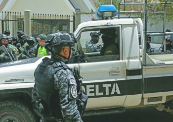 Bolivia despliega hasta drones  para vigilar embajada de M&eacute;xico