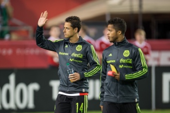 Chicharito toma reto de alcanzar r&eacute;cord de Giovanni dos Santos