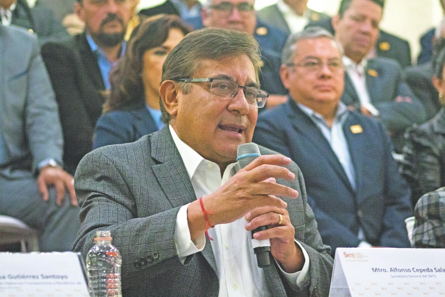...Y Cepeda se compromete a democratizar elecciones
