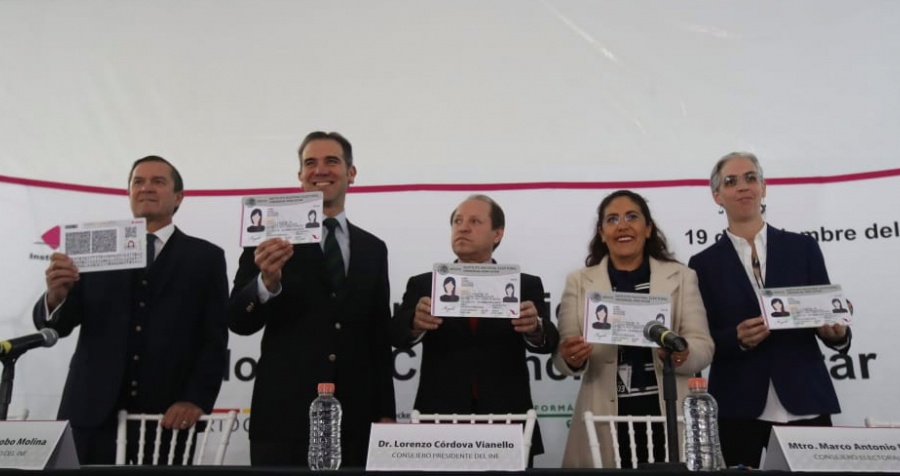 INE investiga si sueldo de consejeros viola la ley 