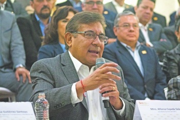 ...Y Cepeda se compromete a democratizar elecciones
