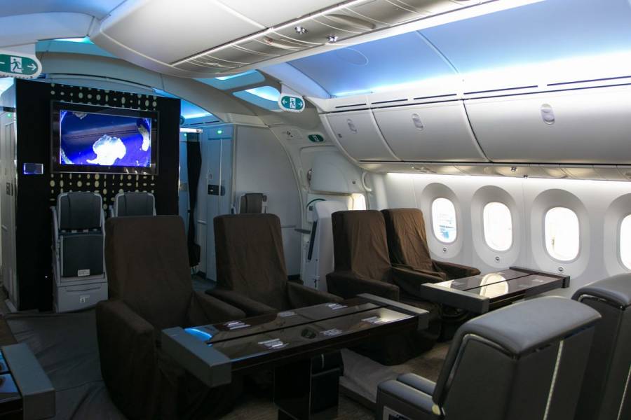 Rifar el avión presidencial, entre las opciones de AMLO