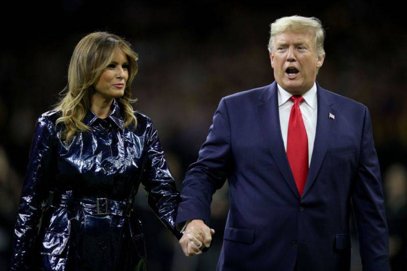 Trump y Melania protagonizan momento incómodo