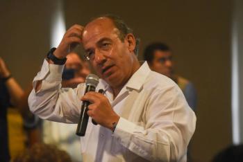 Pens&eacute; que era parodia, dice Calder&oacute;n de la rifa del avi&oacute;n
