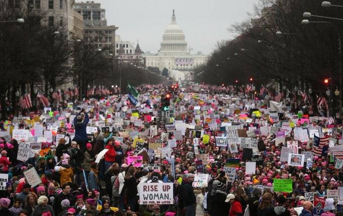 Miles de mujeres se manifiestan en ciudades de Estados Unidos