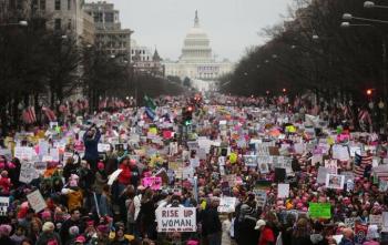 Miles de mujeres se manifiestan en ciudades de Estados Unidos