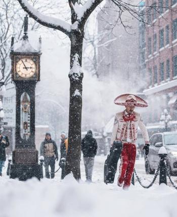Un mariachi en la nieve de Vancouver, imagen que da la vuelta al mundo