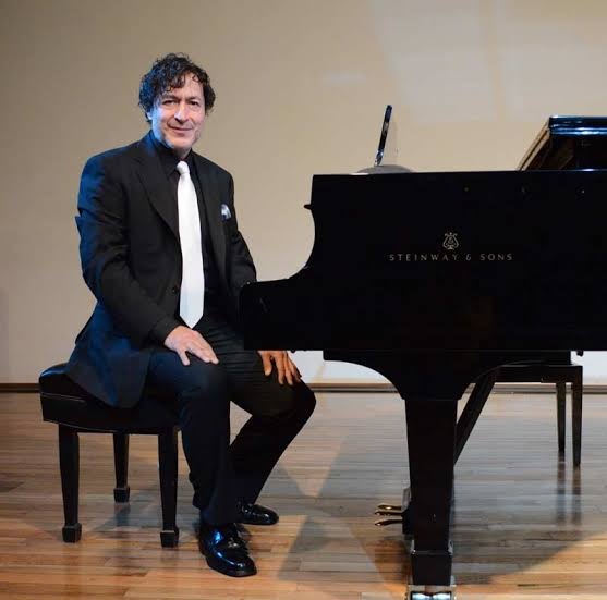 Despiden al pianista Carlos Alberto Pecero