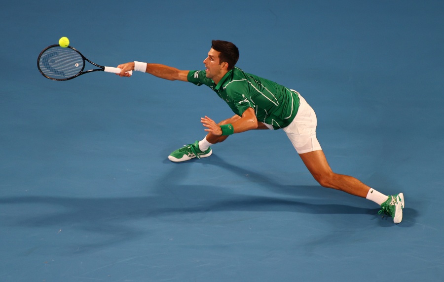 Un elástico Djokovic logra su victoria 900 en Abierto de Australia