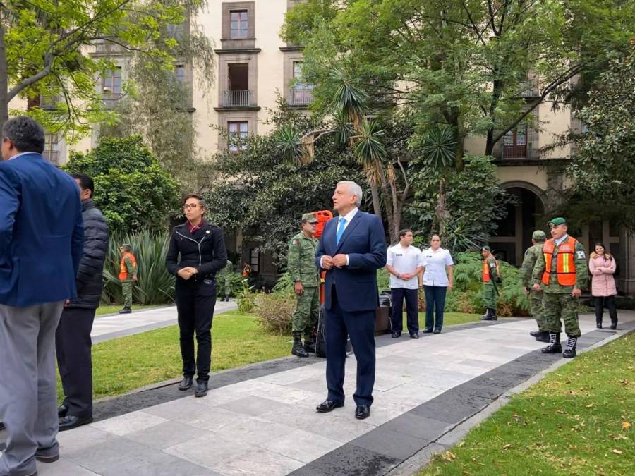 Participa AMLO en macrosimulacro