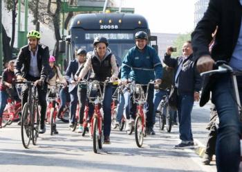 Bicis podr&aacute;n circular en carril del Troleb&uacute;s