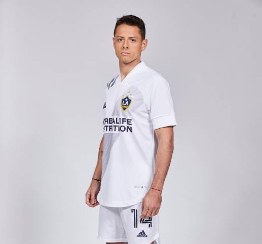 Derbez presenta a “Chicharito” con LA Galaxy