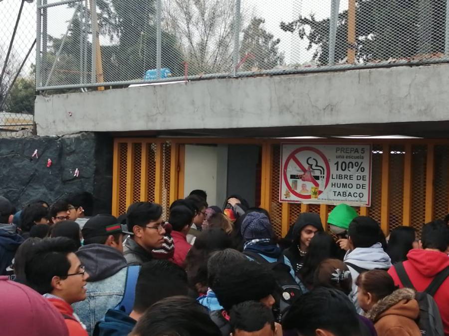 Cierran acceso a alumnos de Prepa 5