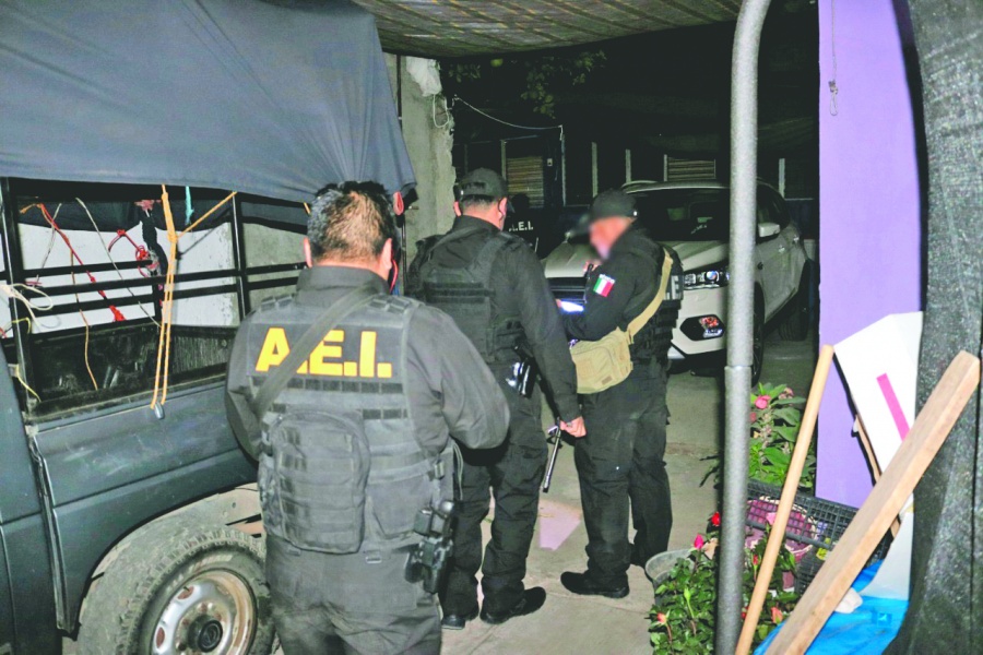 FGE catea tres casas de Oaxaca para dar con agresor de saxofonista 