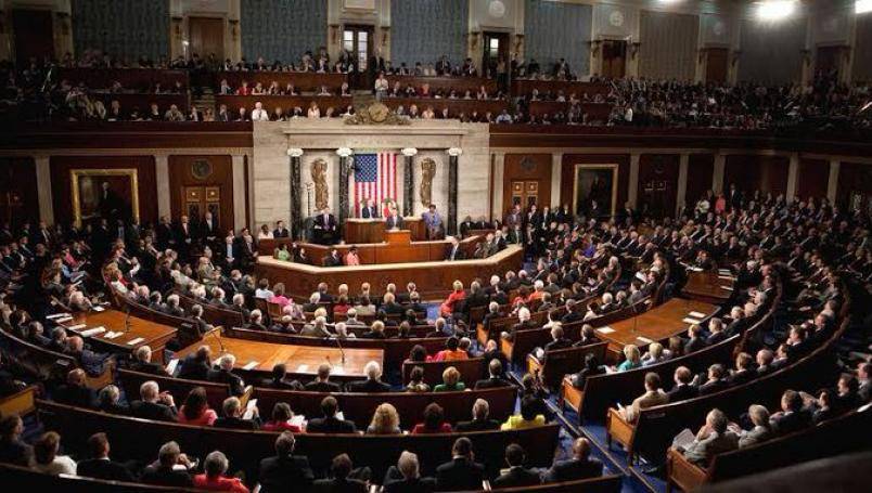Senado de EU aprueba reglas de juicio político contra Trump