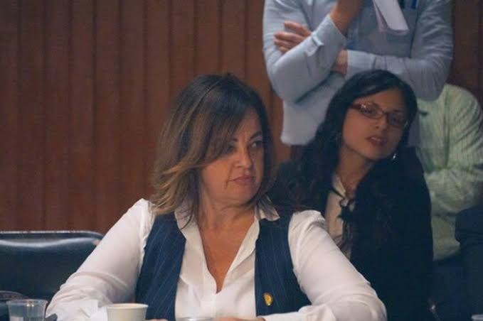 …Y PRI, PAN y PRD lo arropan