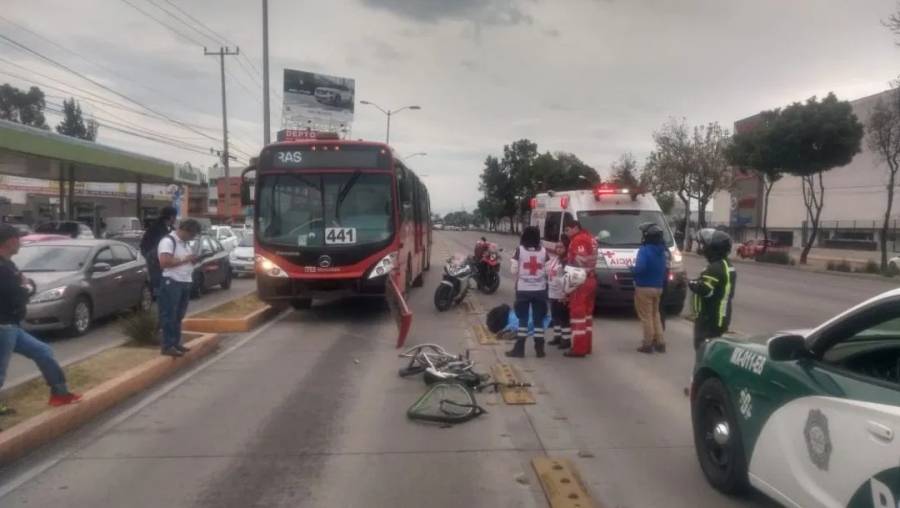 Metrobús mata a ciclista en calzada Vallejo