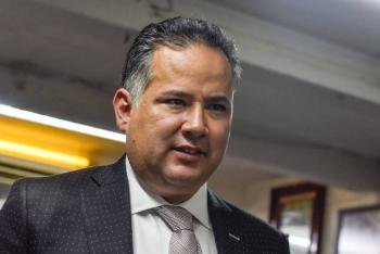 Gobierno mexicano logr&oacute; detener ca&iacute;da libre de la corrupci&oacute;n: Santiago Nieto
