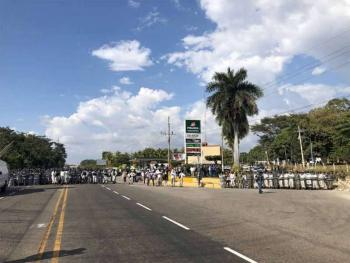 Agentes de la Guardia Nacional disuelven caravana de migrantes